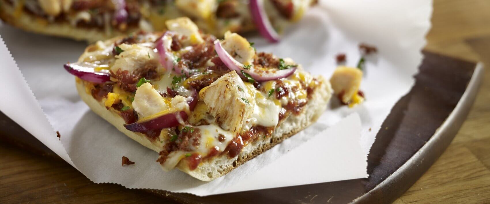 Barbeque Chicken and Bacon Pizza - HORMEL® Canned Meats