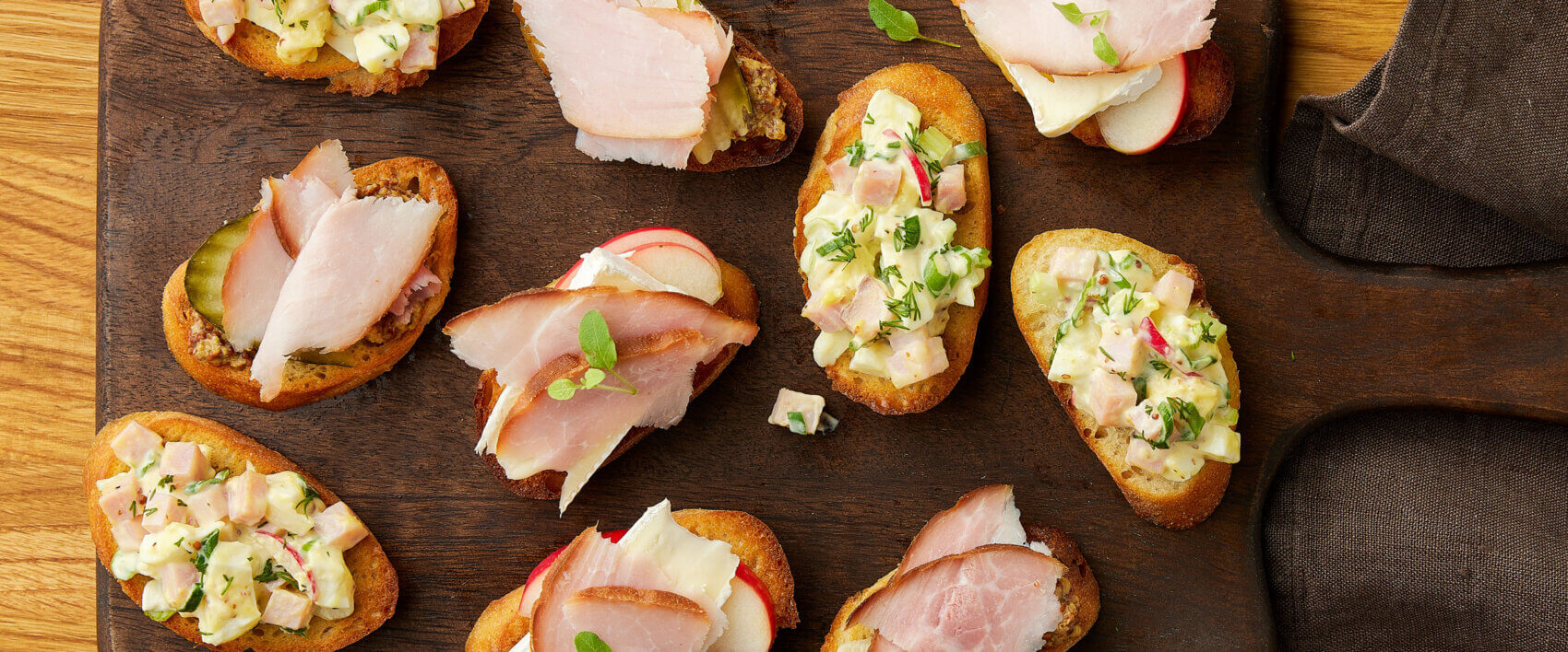 Assorted Ham Crostini HORMEL® CURE 81® Ham