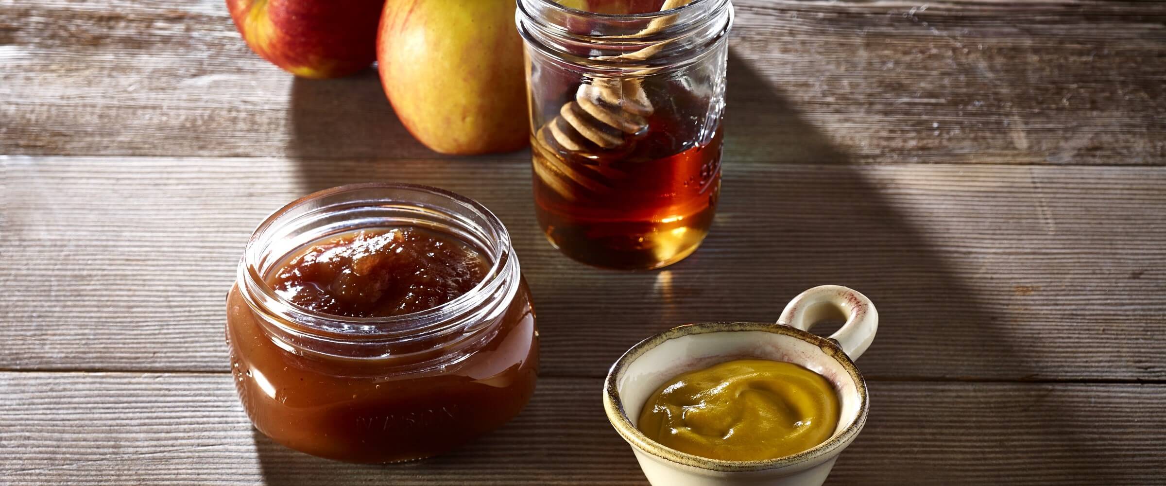 Apple honey glaze in clear glass with its ingredients displayed