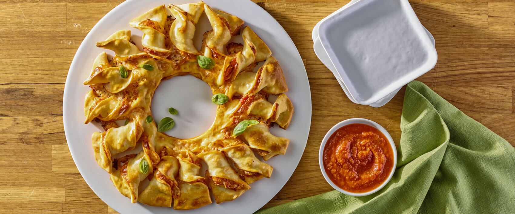 Pizza Wreath - HORMEL® NATURAL CHOICE® meats