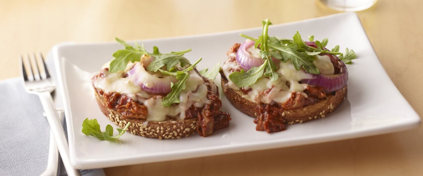 BBQ Pork & White Cheddar Toasts - LLOYD’S® barbeque